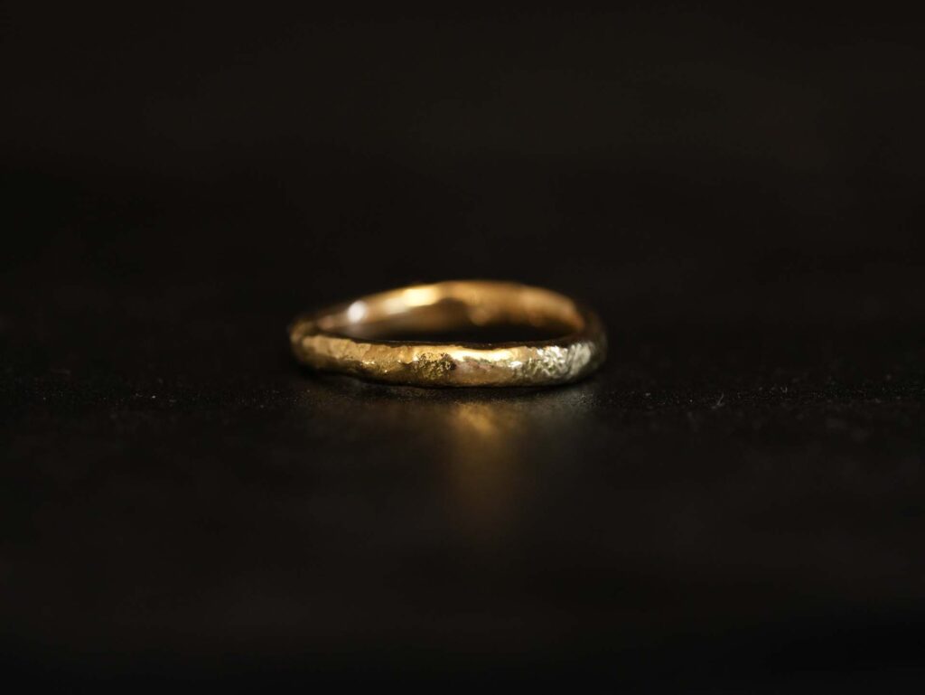 Goldring geschmort